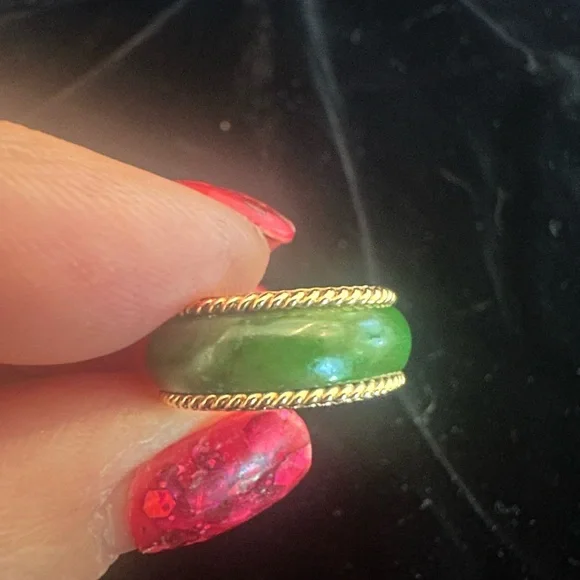 Elegant Green Jade Style vintage Ring - Picture 2 of 5